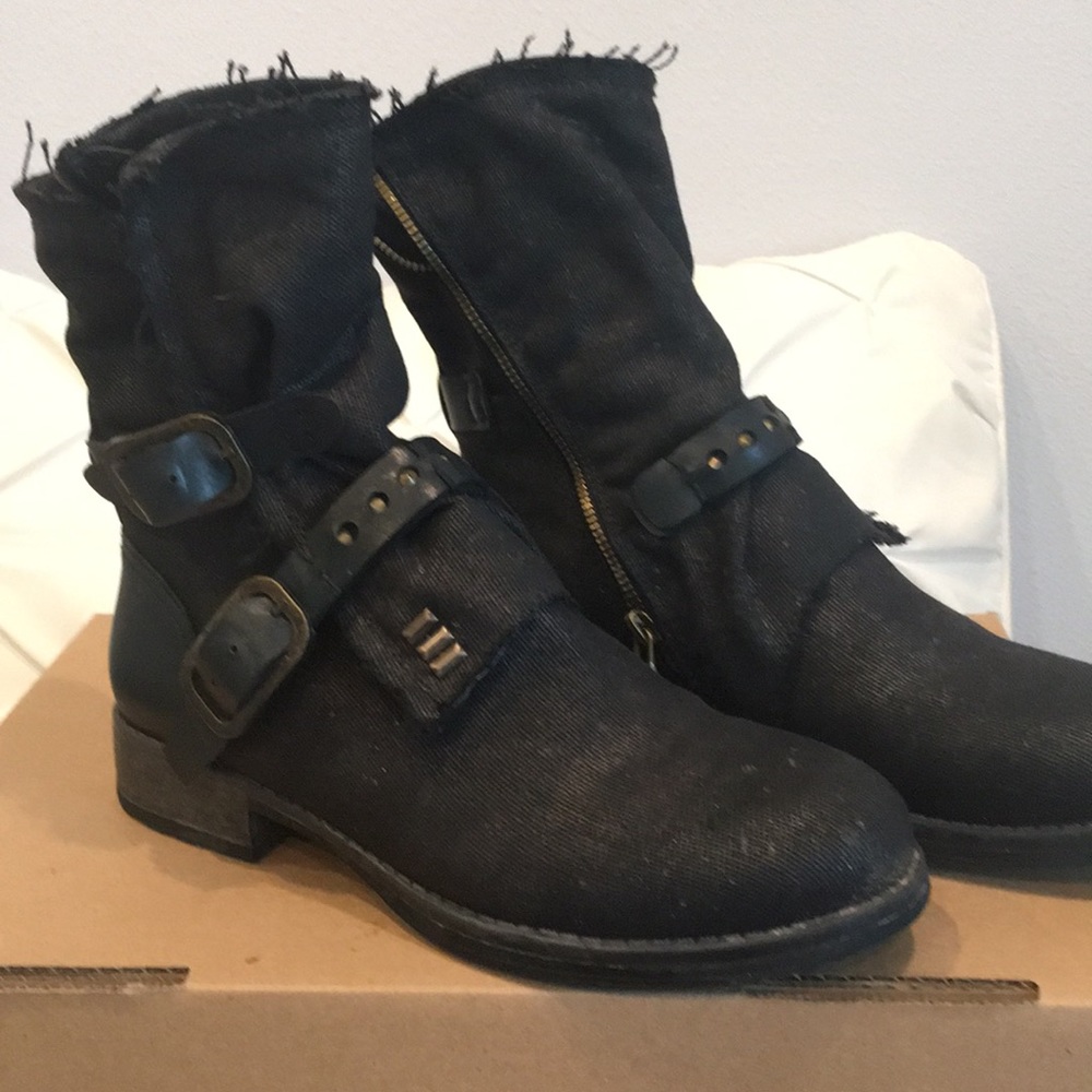 Black, distressed ankle booties, Dirty Laundry 8.5